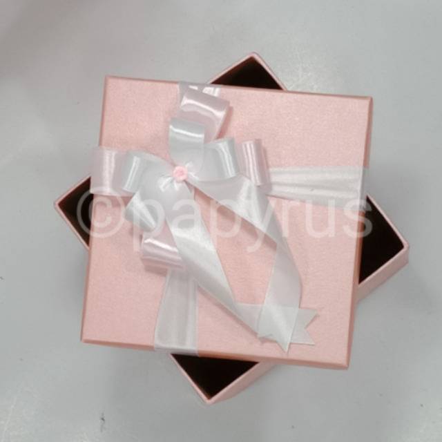 

Kotak kado uk 15x15cm tinggi 5cm