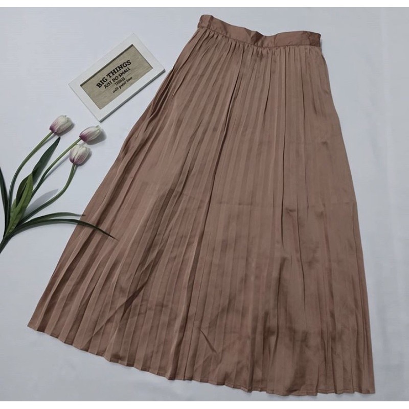 preloved pleated skirt plisket GU Uniqlo