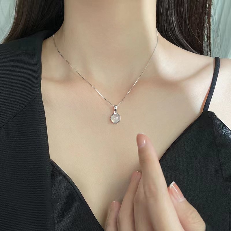 Kalung Liontin Giok Imitasi Bentuk Bulat Bahan s925 Silver