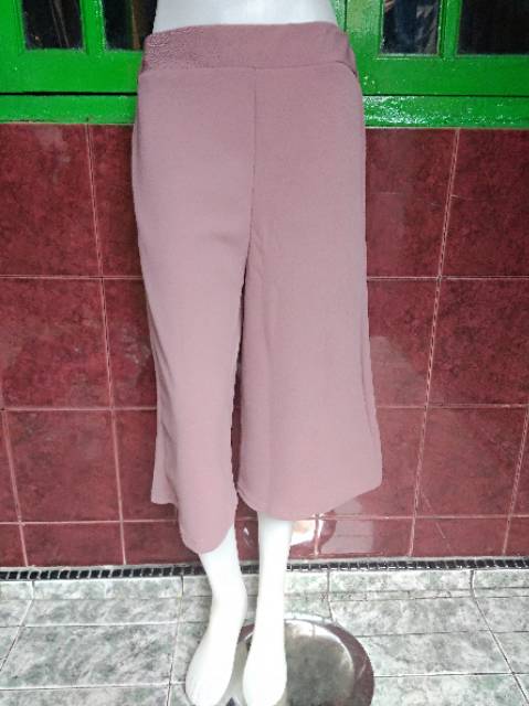 CELANA KULOT PENDEK WANITA (muat bb  40 kg - 65 kg )