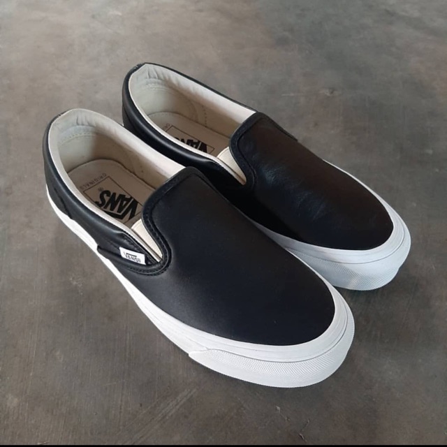 vans slip on kulit