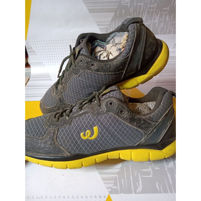 Sepatu prospecs second