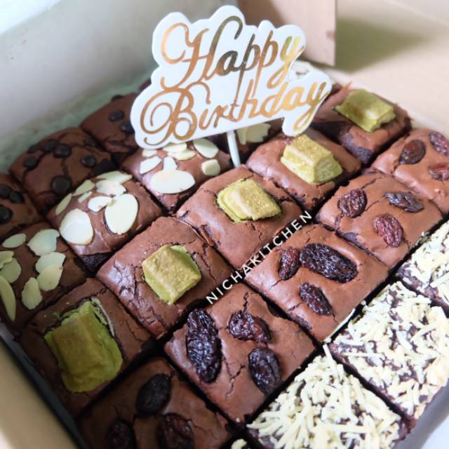 

HAMPERS FUDGE BROWNIES ULANG TAHUN/ HAMPERS IDUL FITRI / HAMPERS CAKE