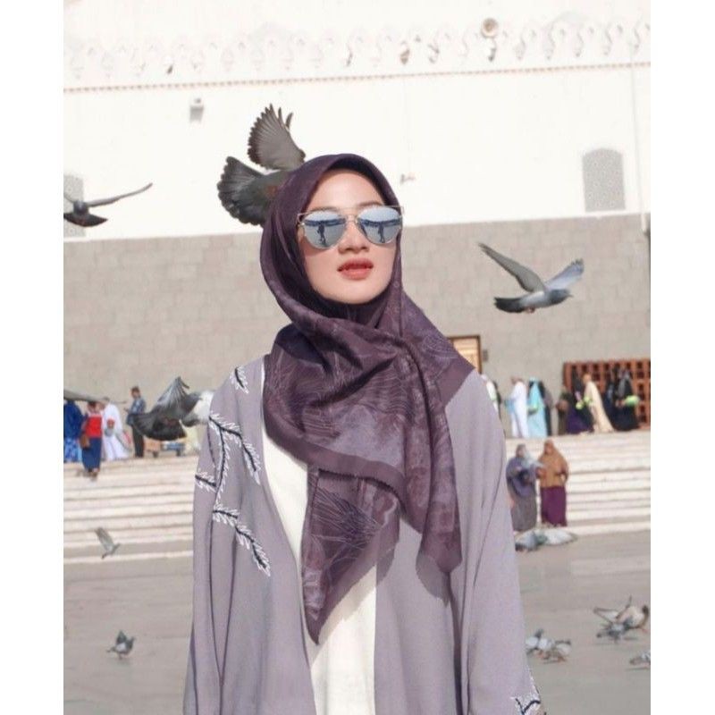 HIJAB SEGI EMPAT VOAL MOTIF MADINA UNGU KERUDUNG JILBAB MURAH