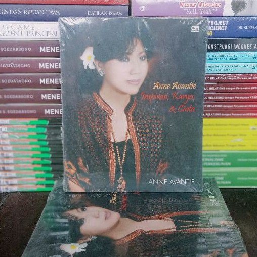 Anne Avantie Inspirasi Karya dan Cinta - Biografi Anne Avantie