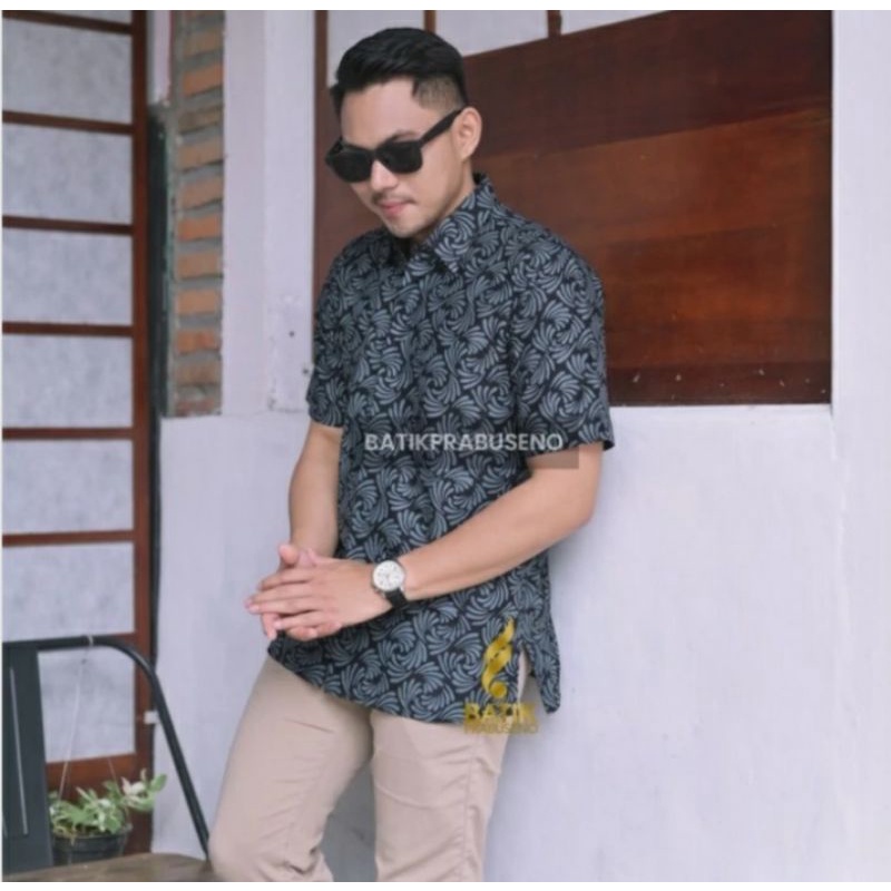 ATASAN KERJA KEMEJA LENGAN PENDEK MOTIF GUNAWAN BATIK CA BY PRABUSENO