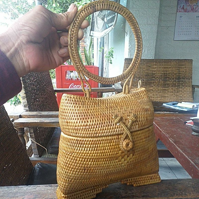 Tas jinjing rotan kerajinan tangan