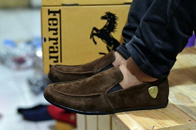 Sepatu slipon santai kerja pria