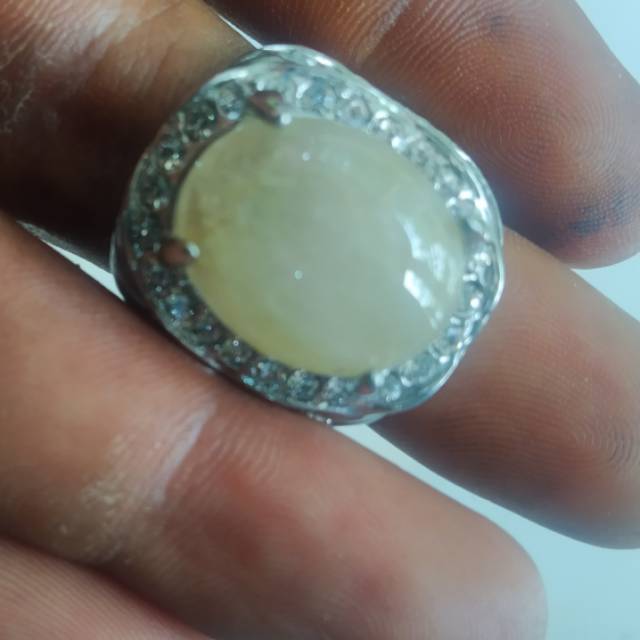 Cincin dan batu kecubung rambut