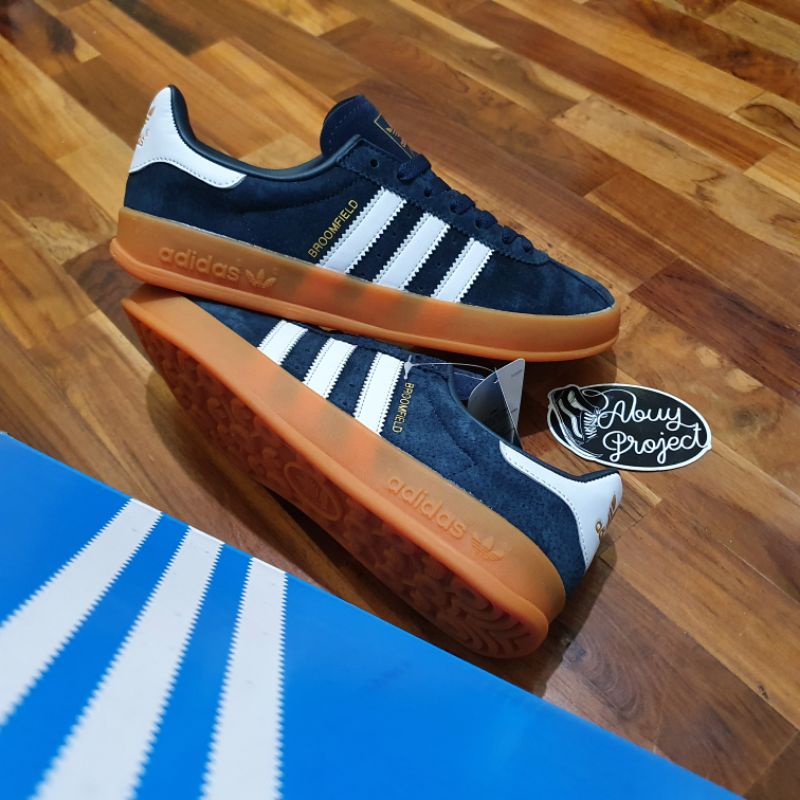 adidas broomfield navy white gum