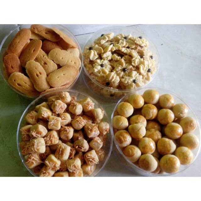 

Kue kering(nastar,castangle,dahlia,lidah kucing)