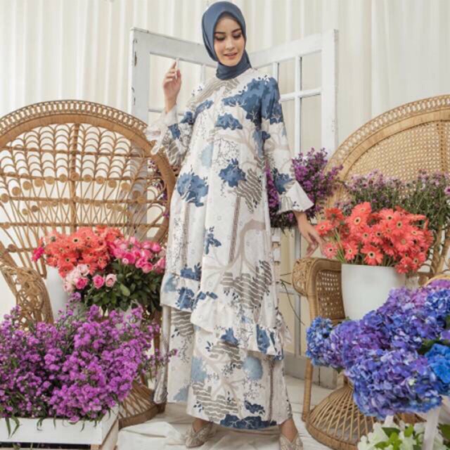Melati Dress wearing klamby