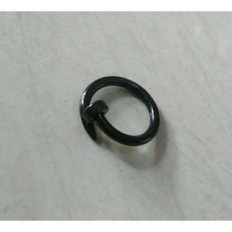 Cincin model paku hitam pria wanita Titanium anti karat