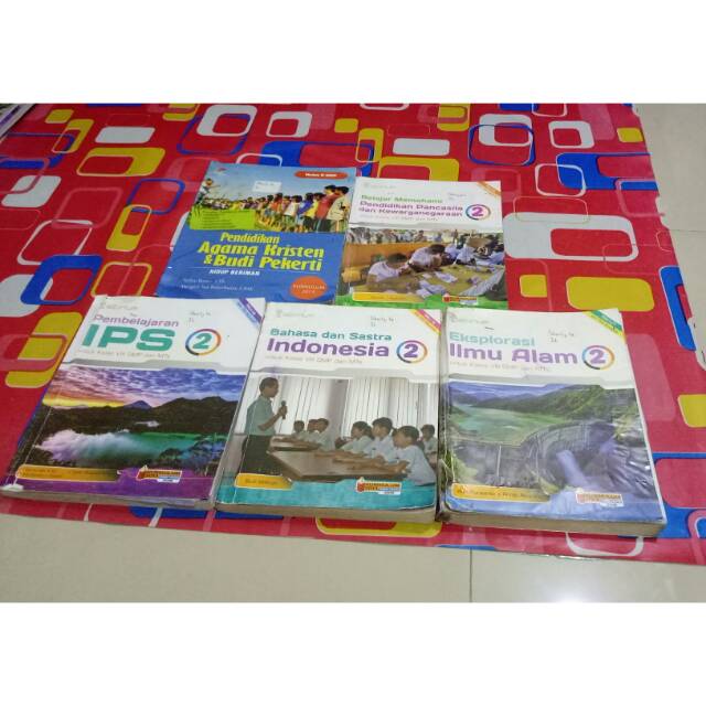 Buku bekas SMP 2 Platinum IPS, PPKN, B.INDO, dan IPA , pendidikan agama kristen kelas 8