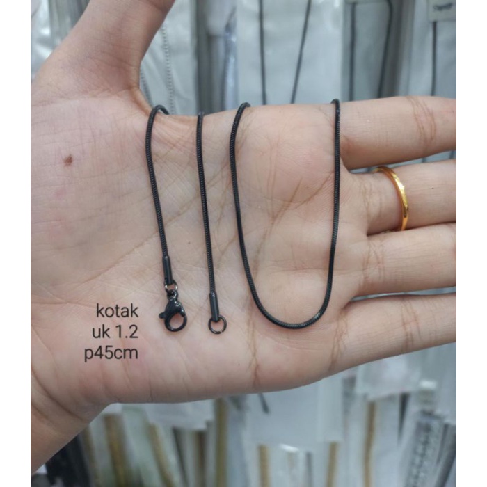 KALUNG TITANIUM MOTIF KOTAK WARNA HITAM 1.2