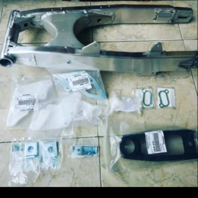Swing arm arem set Kawasaki KLX 140 original