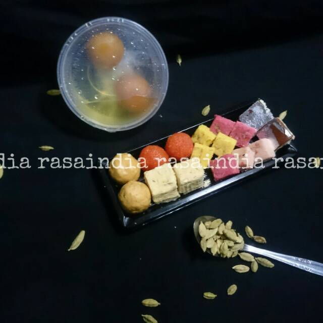 

Gulabjamun/ladoo/kajukesar/barfy /soanpapdi