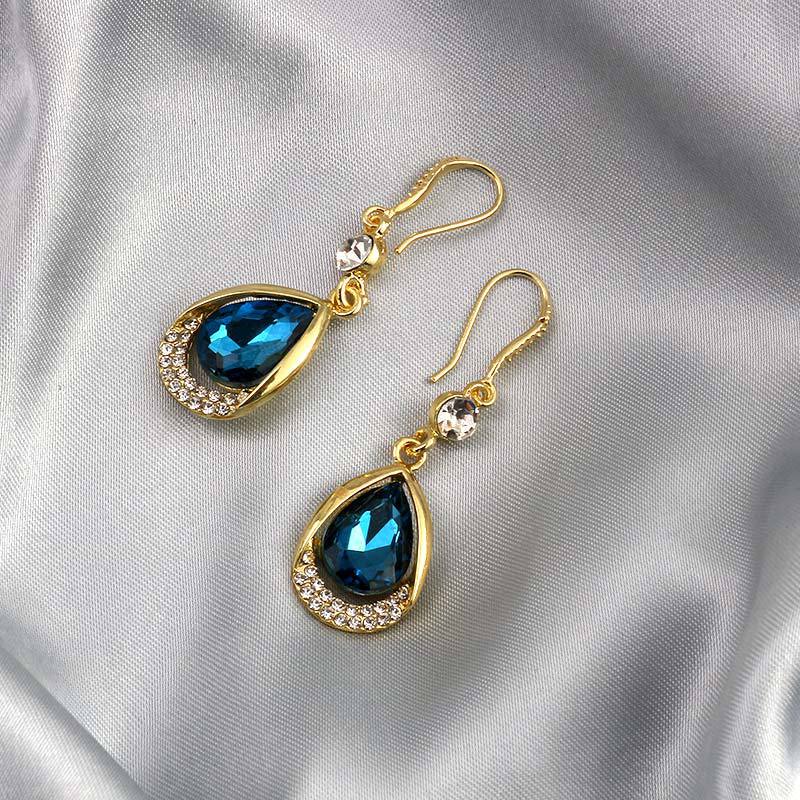 Anting Tusuk Gantung Desain Tetesan Air Hollow Hias Kristal Gaya Trendy / Korea / Elegan Untuk Wanita