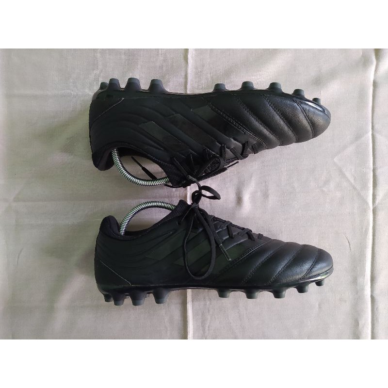 sepatu bola Adidas Copa 19.3 second