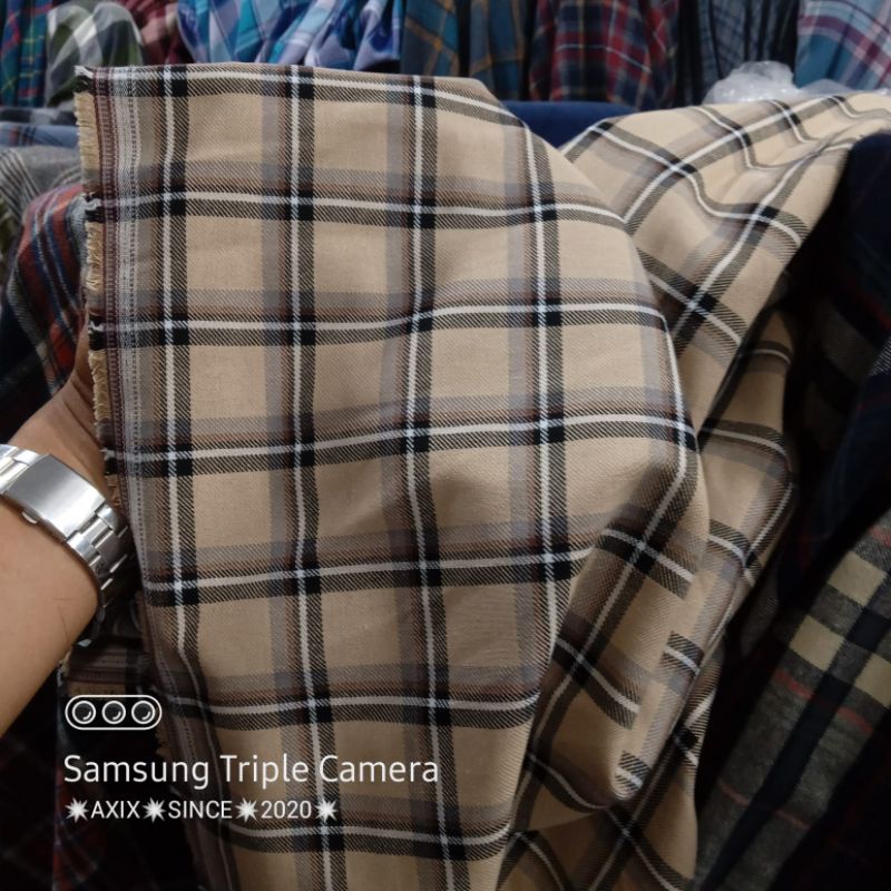 kain flanel motif kotak