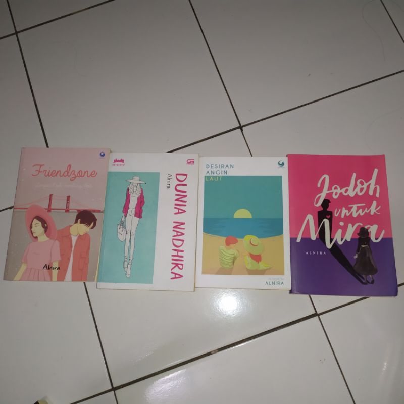 Preloved Novel FRIENDZONE - ALNIRA