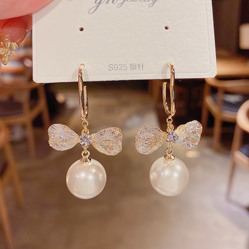 Anting Tusuk Gantung Temperament Bahan Silver Desain Pita Hias Mutiara Gaya Mewah Untuk Wanita