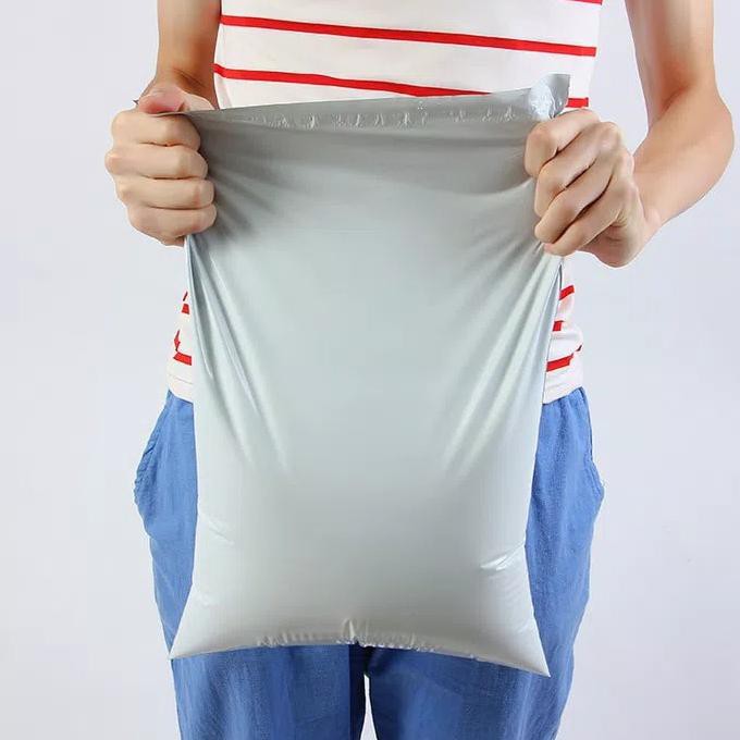 

Plastik Amplop Polymailer 25x35 isi 25 lembar warna putih mengkilap packing online shop (KODE 4998)