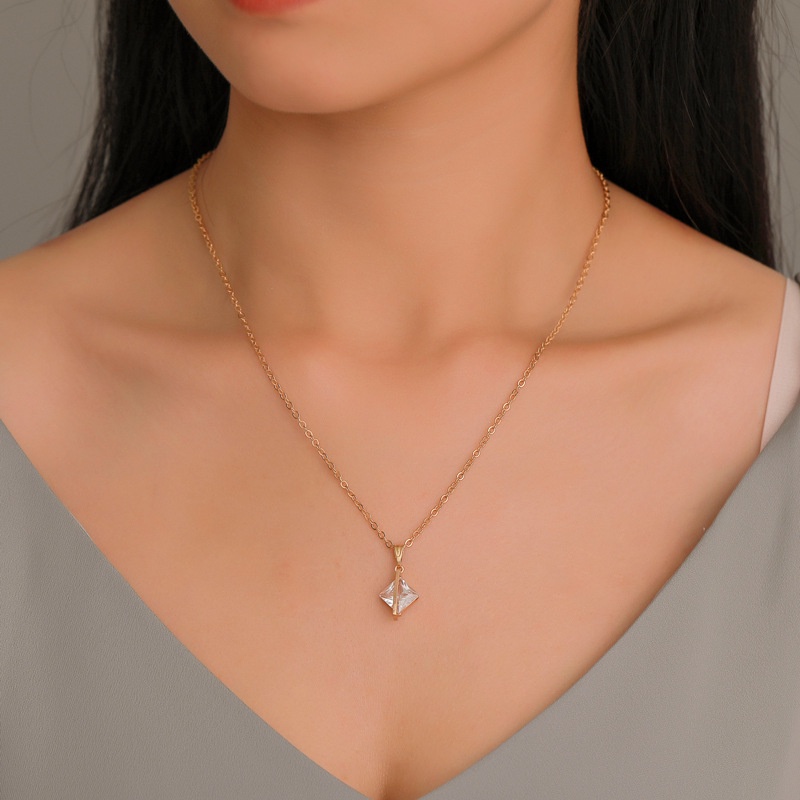 Fashion small fresh necklace cold wind square zircon necklace new clavicle chain ins wind niche jewelry