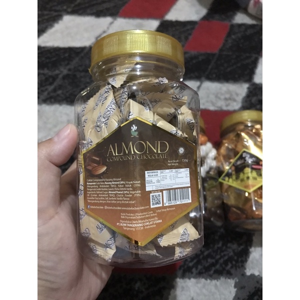 

coklat aLmond
