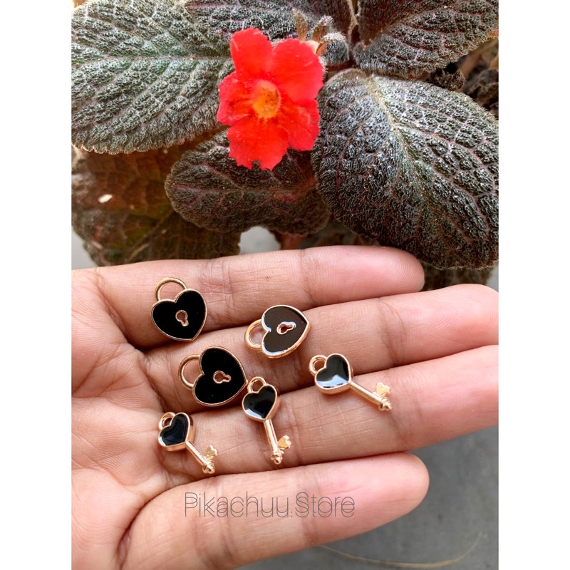 Liontin Gembok Kunci Charm Enamel Couple Sepasang