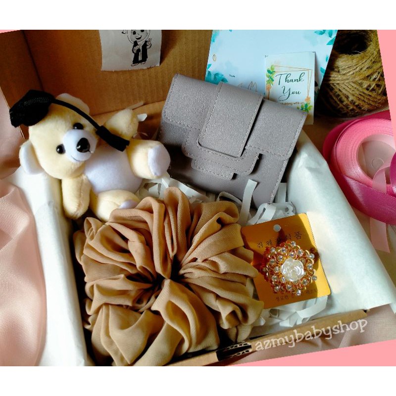 

HAMPERS / KADO /GIFT BOX CEWEK EXLUSIVE PAKET WISUDA PAKET 8