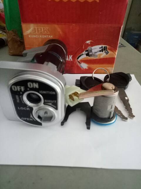 KUNCI KONTAK ASSY ATAU SET REVO ABSOLUTE-3