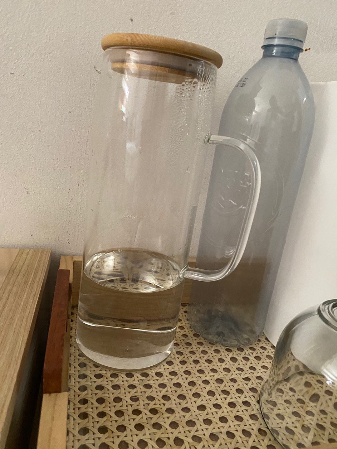 The Home Edit Glass Jug With Bamboo Cover/ Teko Kaca Tutup Bamboo