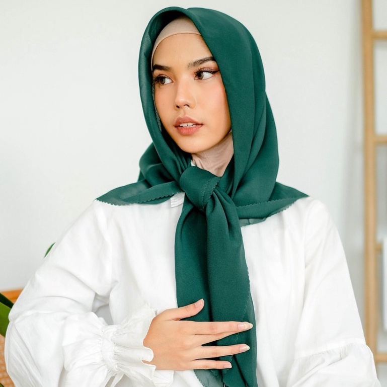 Hijab Bella Square Laser cut / Kerudung Segiempat Voal Superfine Polly Cotton Ultimate / Plain Basic / Jilbab Segi Empat  Lasercut Lc Cod Terbaru-GREEN BOTTLE