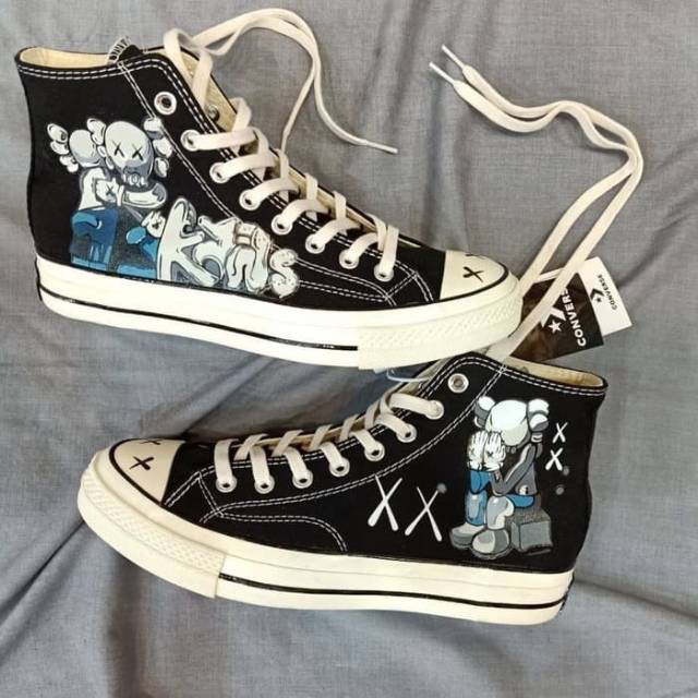 Converse kaws premium booth BNIB / Converse x kaws import