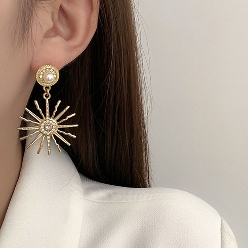 Anting Emas retro Wanita Korea Perempuan2023 Baru high-end Geometris hoop earrings Anting Logam