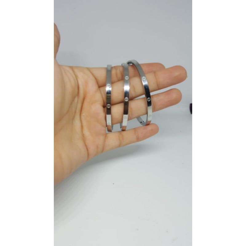 Gelang titanium c1 ,tidak luntur,awet,tahan lama