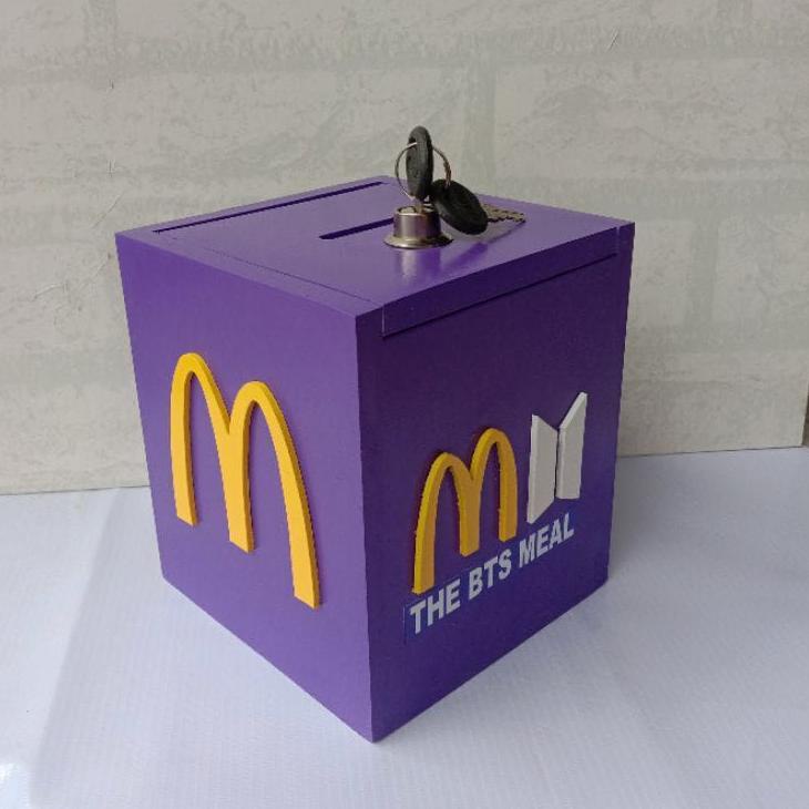Keluaran Terbaru.. Celengan Kayu BTS Meal  Limited edition Souvenir Kotak Tabungan Target Logo Timbu