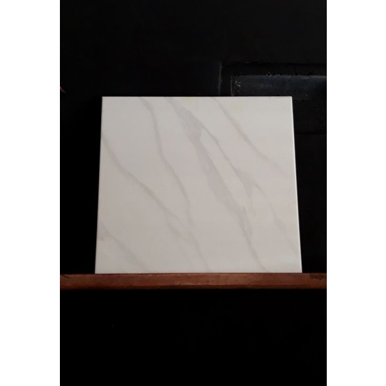 keramik ikad lantai 50x50 glossy putih motif marmer