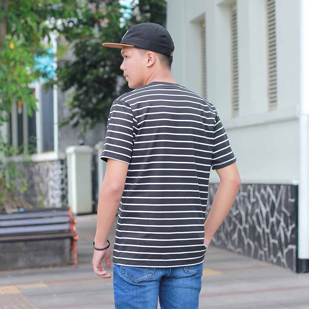 Baju Kaos Salur Blaster Katun Striped Shirt Black White Motif Garis Hitam Putih Lengan Pendek