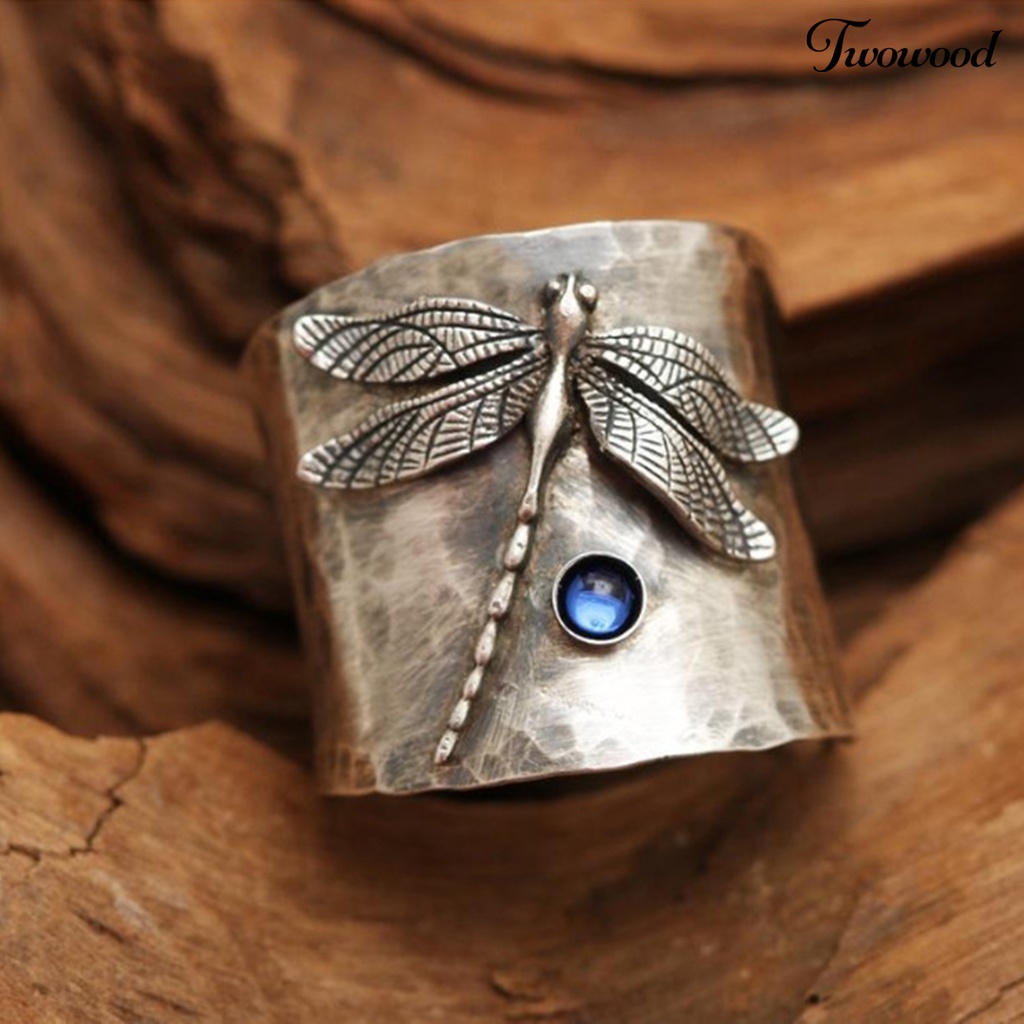 Cincin Desain Ukiran Capung Bahan Alloy Warna Emas Gaya Vintage Untuk Pesta