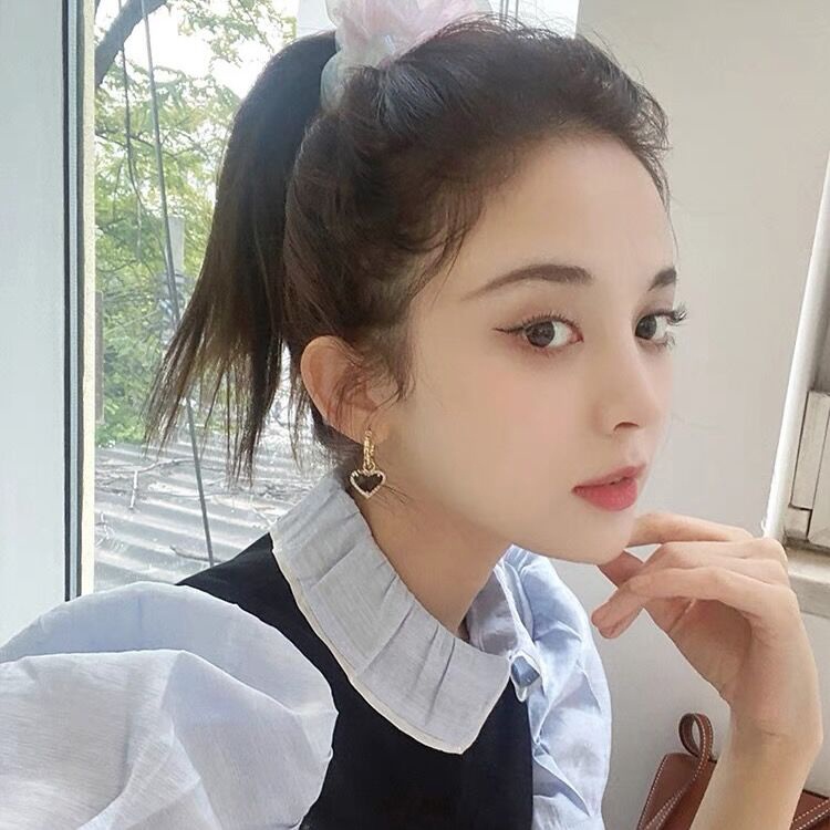 Anting Bentuk Hati Warna Hitam Gaya Retro Korea