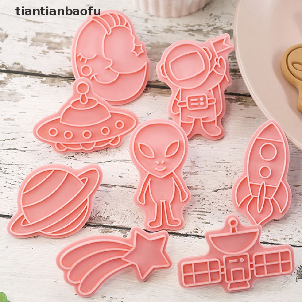 8pcs / set Cetakan Pemotong Biskuit / Cookies / Fondant Bentuk Kartun Astronot Luar Angkasa 3D DIY