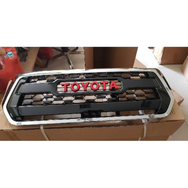 Grill Toyota Hilux Vigo Rocco 2018