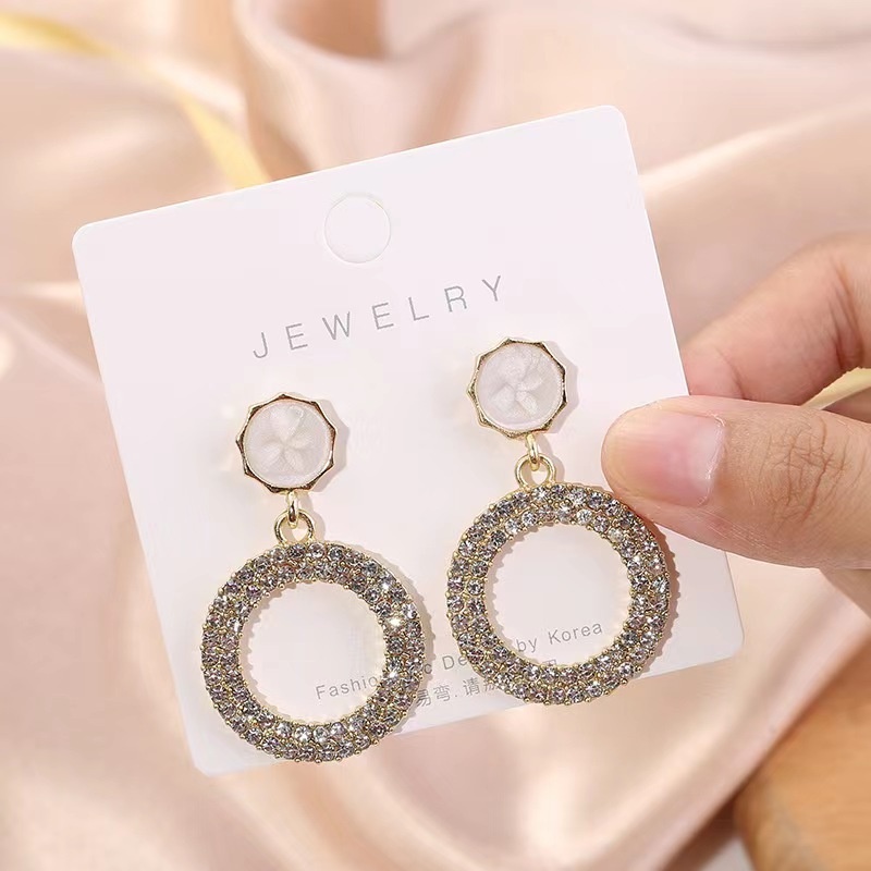 Anting Tusuk Gantung Desain Geometri Hias Berlian Gaya Klasiksimple Untuk Wanita