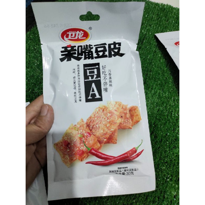 

(E-MALL.ID) WEI LONG 大面筋 SPICY SNACK CHINA SPICY GLUTEN / LA TIAO / SNACKS IMPORT
