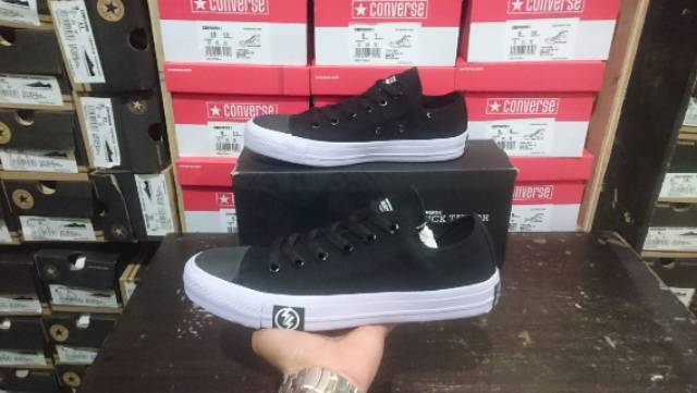 SEPATU CONVERSE MADE IN VIETNAM CONVERSE LOW UNDEFEATED UNISEX SNEAKERS ALL STAR CHUCK TAYLOR II