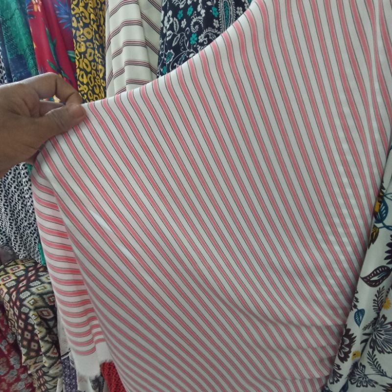 - ceruty chiffon - kain bahan - kain ceruty chiffon - kain  /kain ceruti / kain ceruty motif salur /