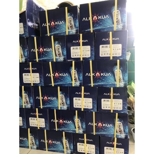 

AlKAKUA Air mineral kesehatan perDus isi 24botol