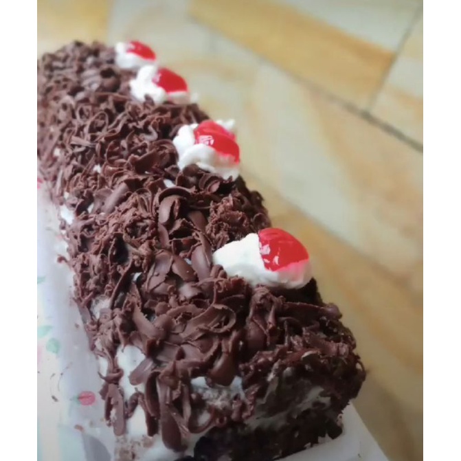 

Black forest Roll Cake (bisa jadi hampers) Palembang